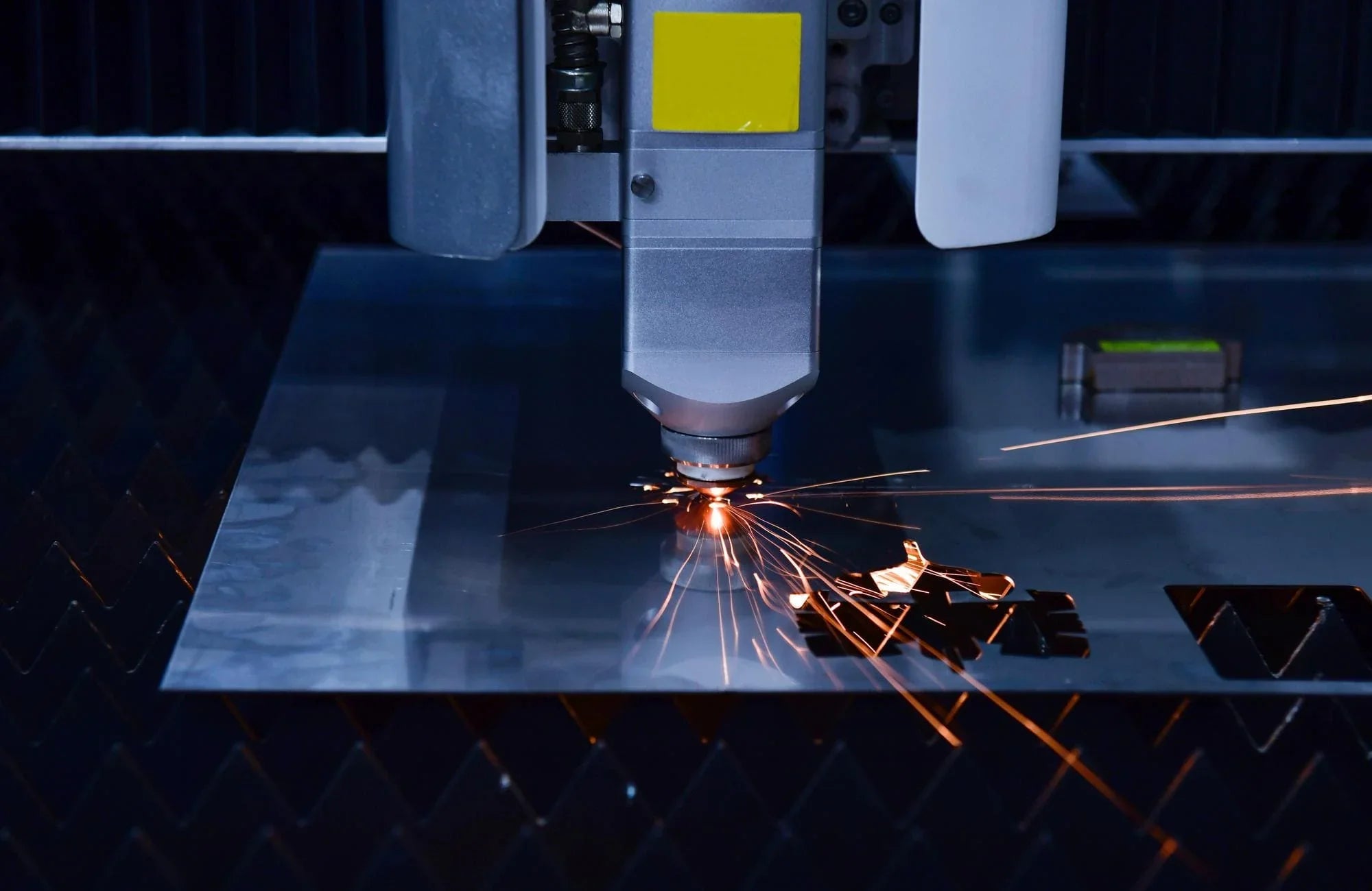 Comment choisir sa machine de découpe laser à fibre ? Guide DIY