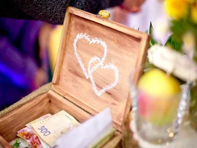 15 Idées de Cadeaux de Mariage Personnalisés qui Impressionneront le Couple - xTool France Store