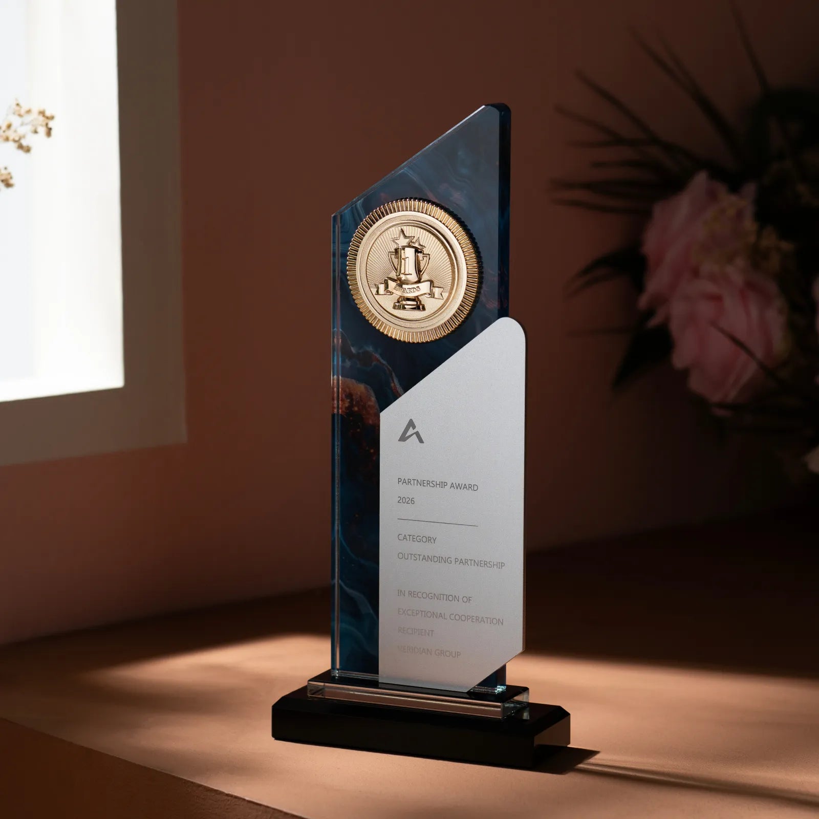 Colored glass and aluminum alloy trophy with base 05